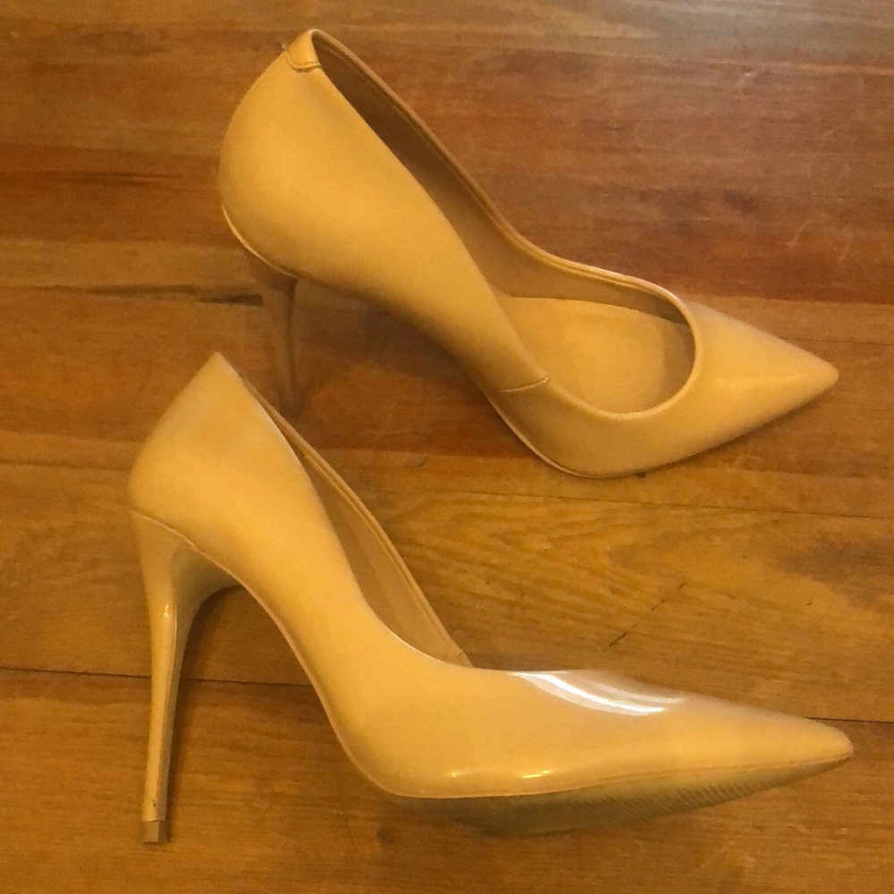 Pink/nude Aldo pumps